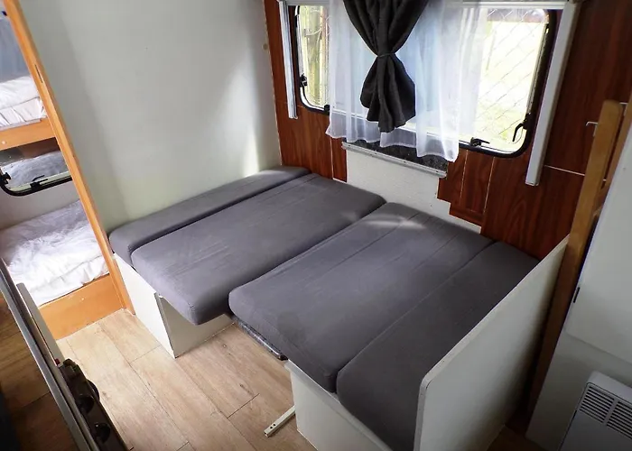 Surf Wioska W Centrum Jastarni אתר קמפינג