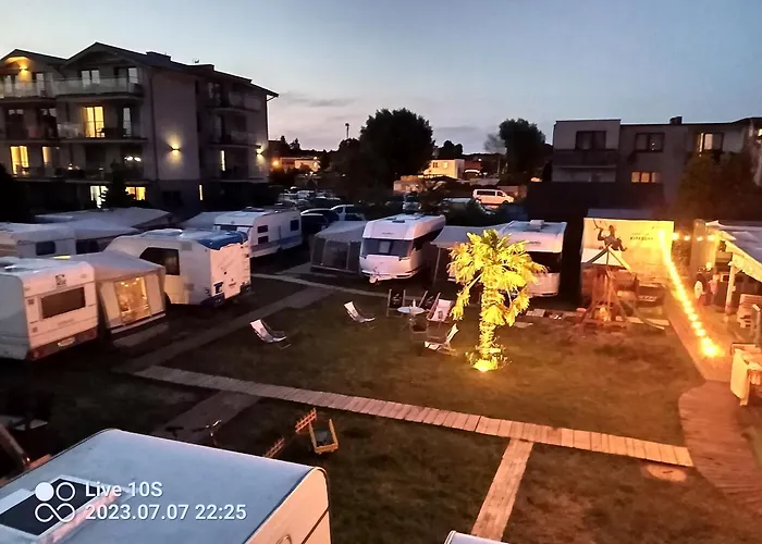 Surf Wioska W Centrum Jastarni אתר קמפינג